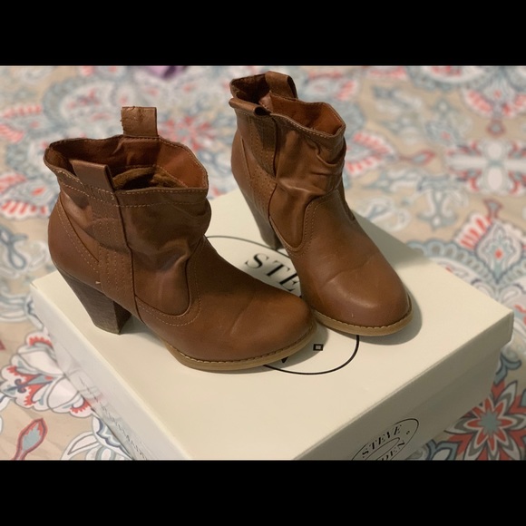 Aldo brown bootys - Picture 1 of 6